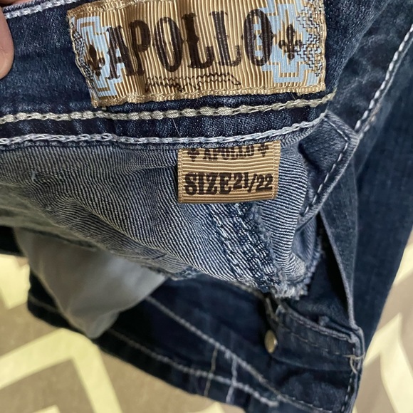 Women’s bootcut jeans with pattern pockets. Fits like a 20/22. - Picture 2 of 3